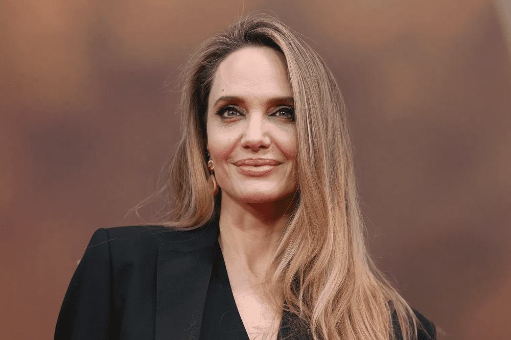 Angelina Jolie Reveals Mastectomy Scars for First Time